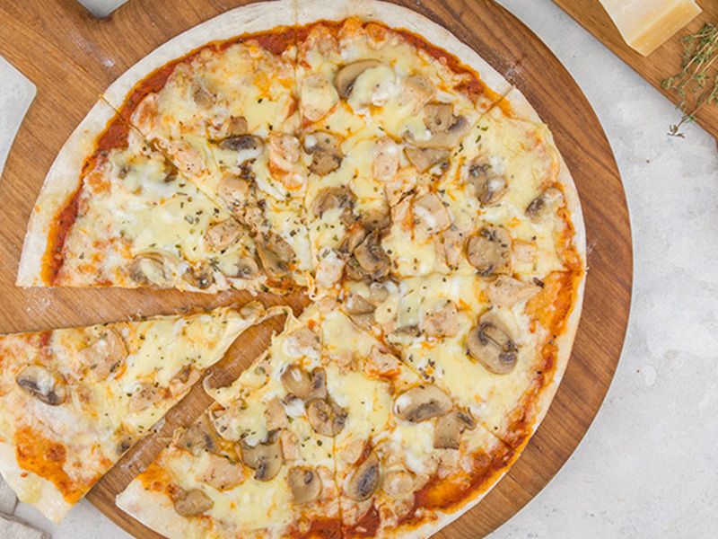 Large Chicken Alfredo Pizza