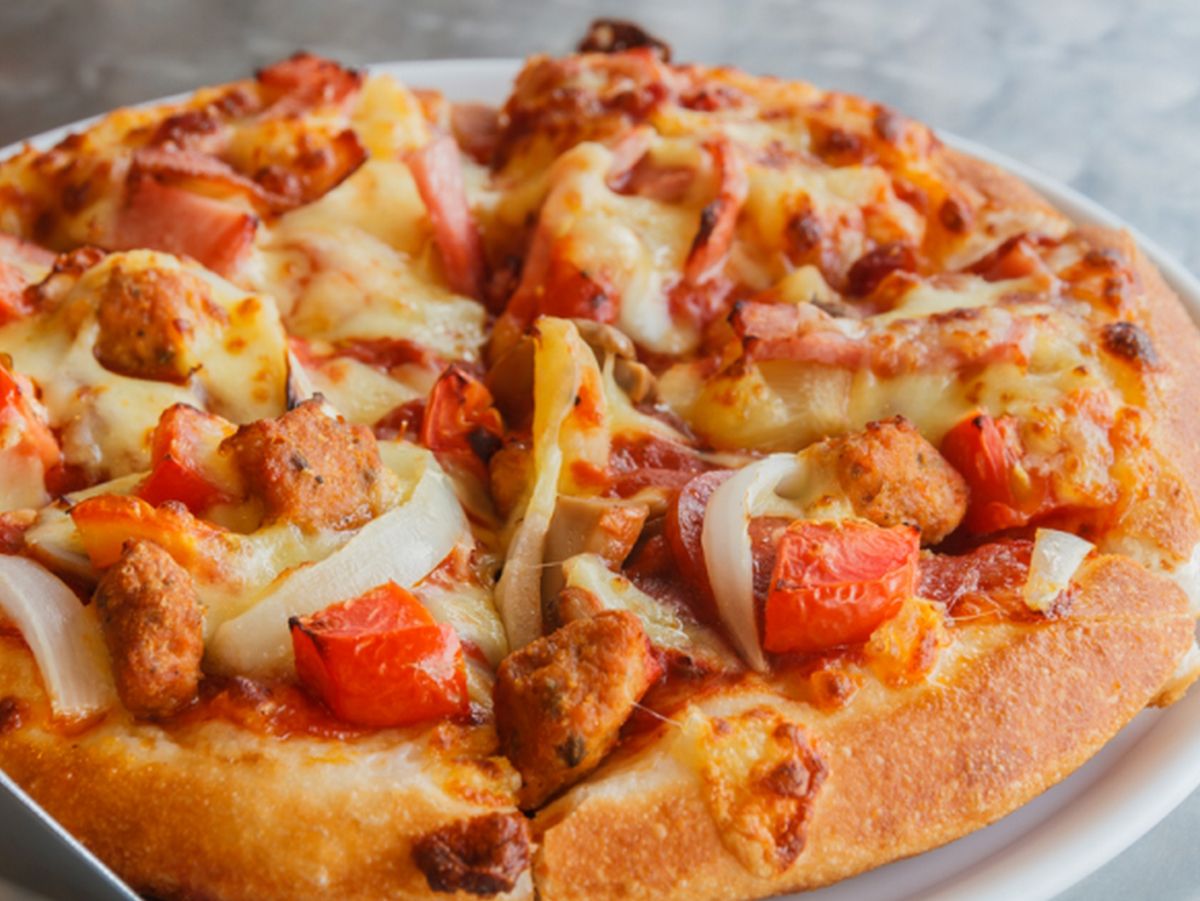 Chicken Alfredo Pizza Medium