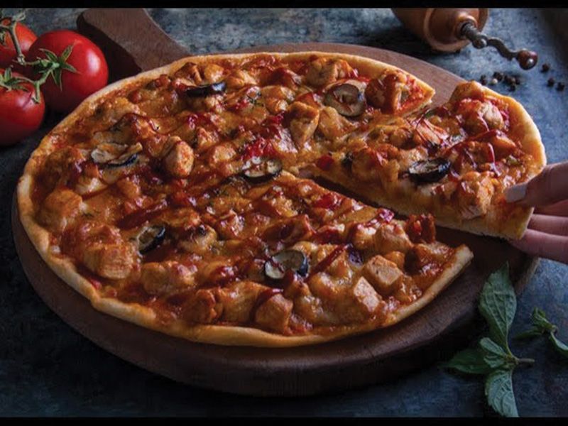 Small Chicken Barbecue Pizza