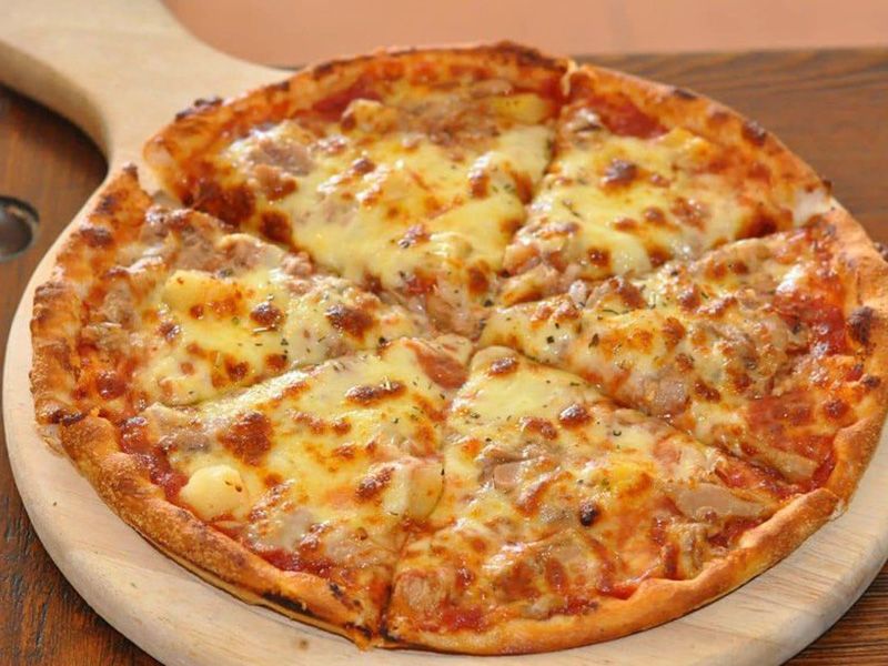 Tuna Chunks Italian Pizza