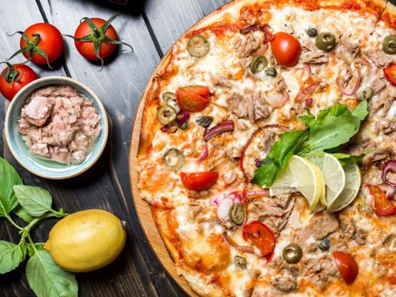 Tuna pizza
