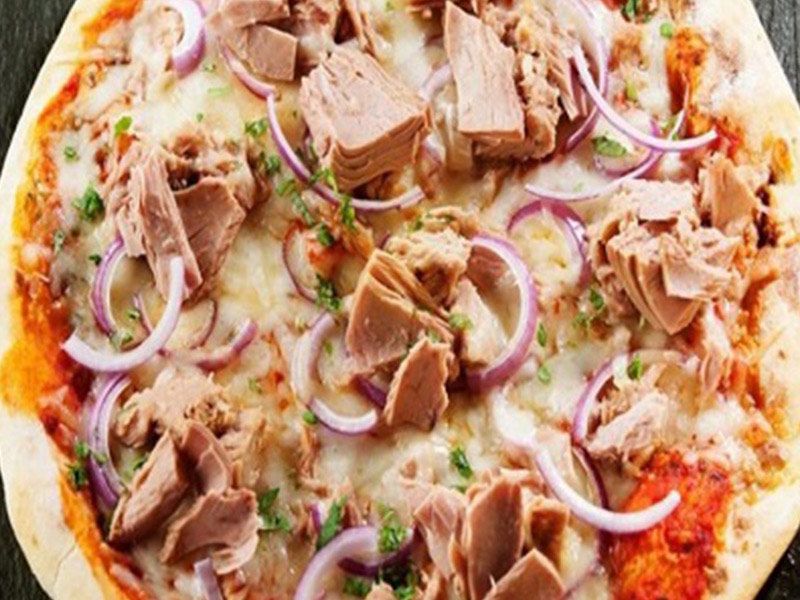 Medium Tuna Pizza