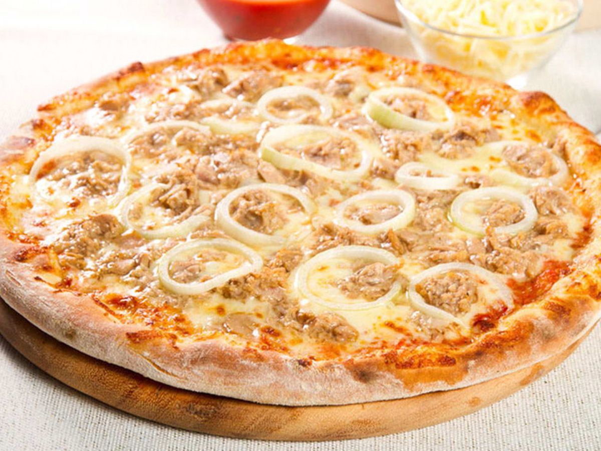 Tuna pizza