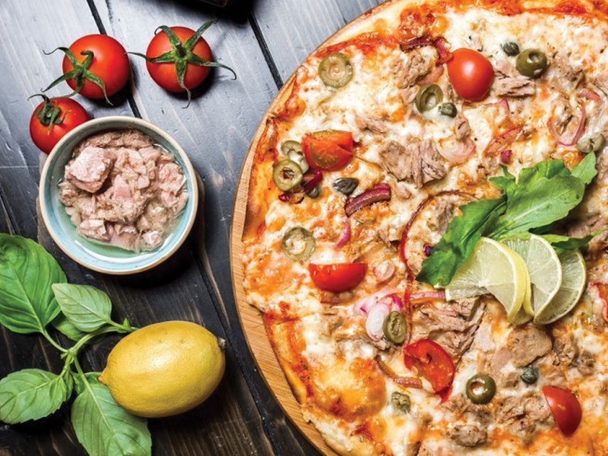 Tuna pizza