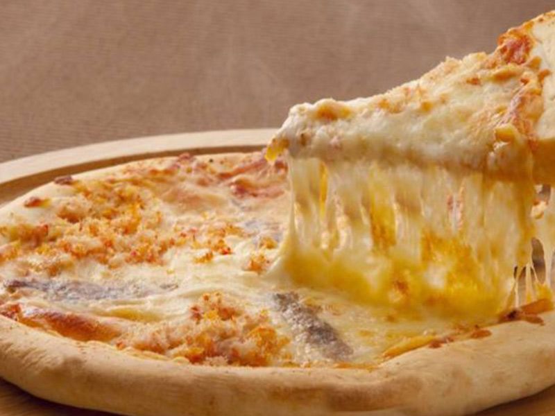 Mozzarella Cheese Oriental Pizza
