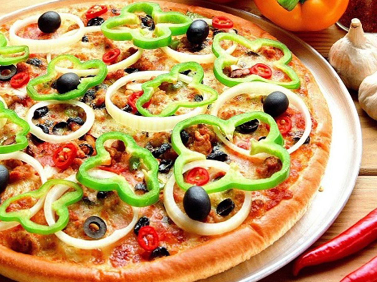 Vegetables and Mushroom Pizza