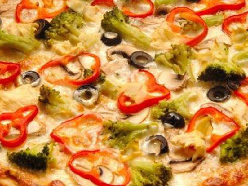 Vegetable With Mix Cheese Pizza