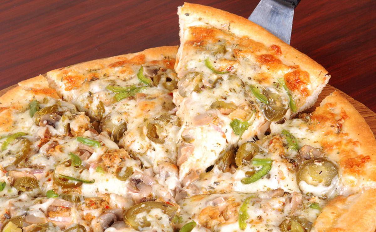 Chicken With Mix Cheese Pizza