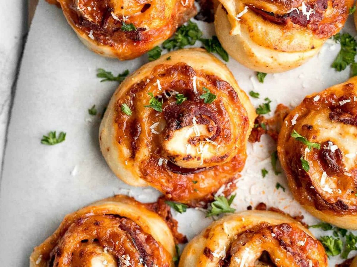 Sausage mozzarella pizza roll