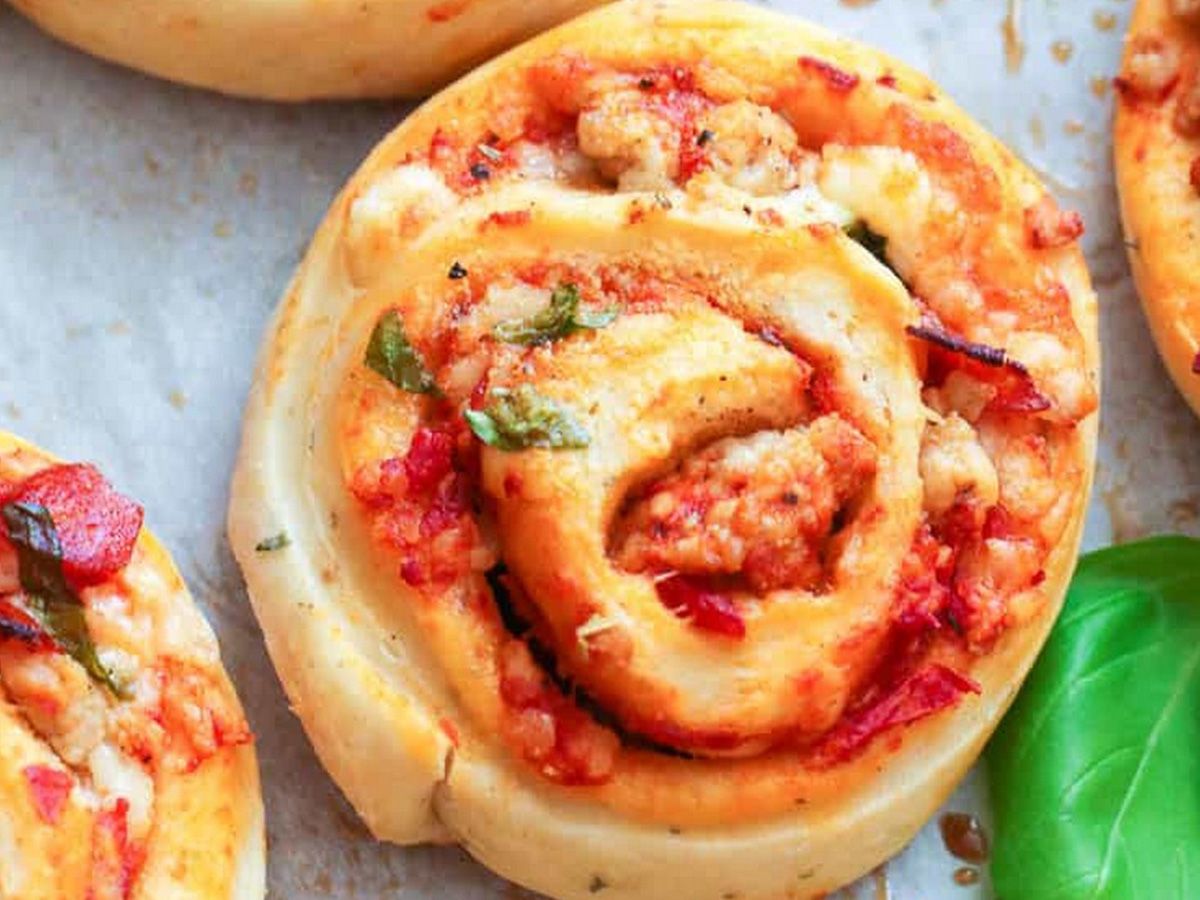 Mix cheese pizza roll