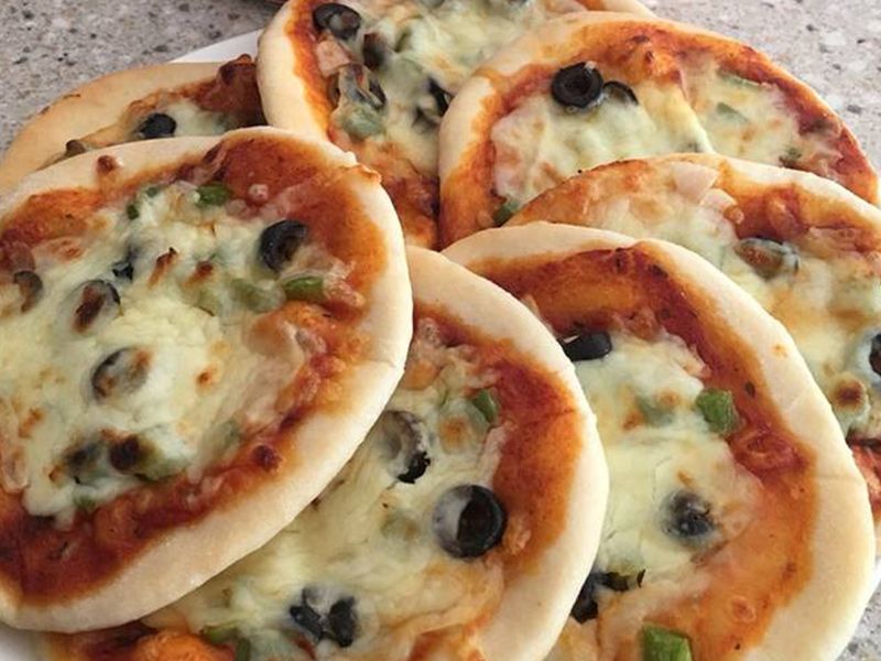 Roumi Cheese With Olives Pizza