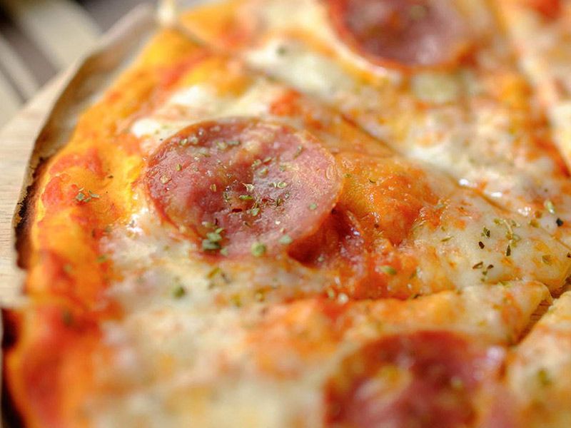 Salami Pizza
