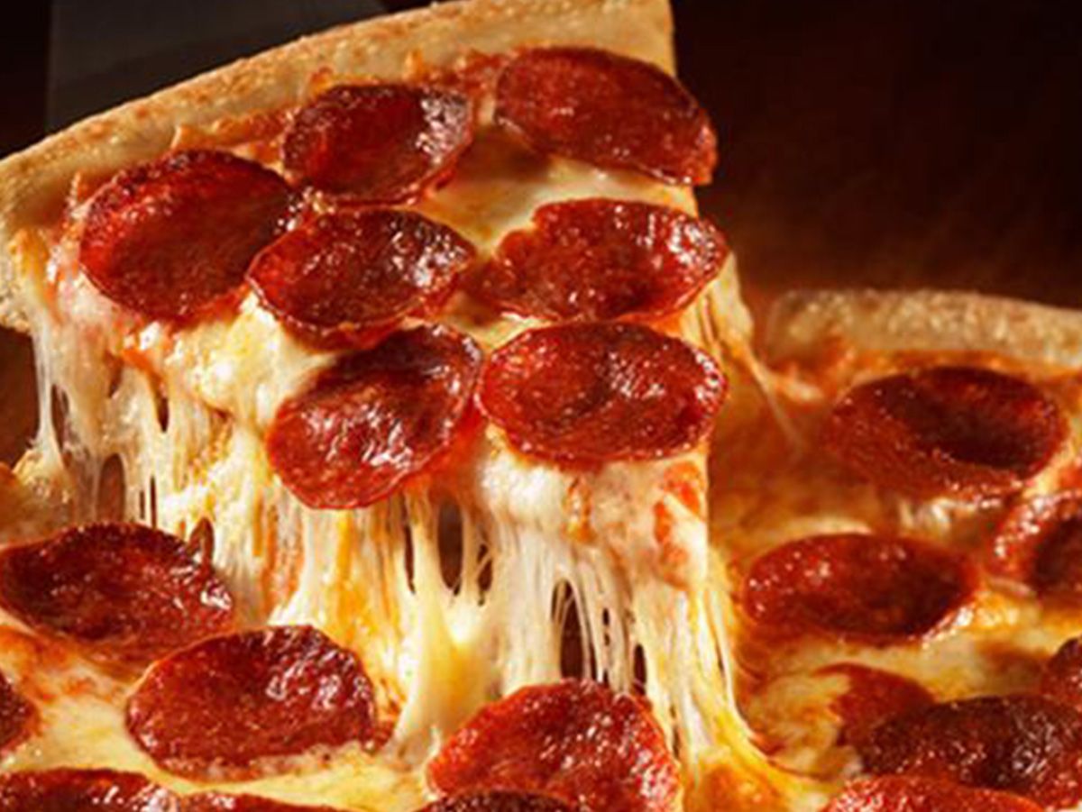 Salami pizza