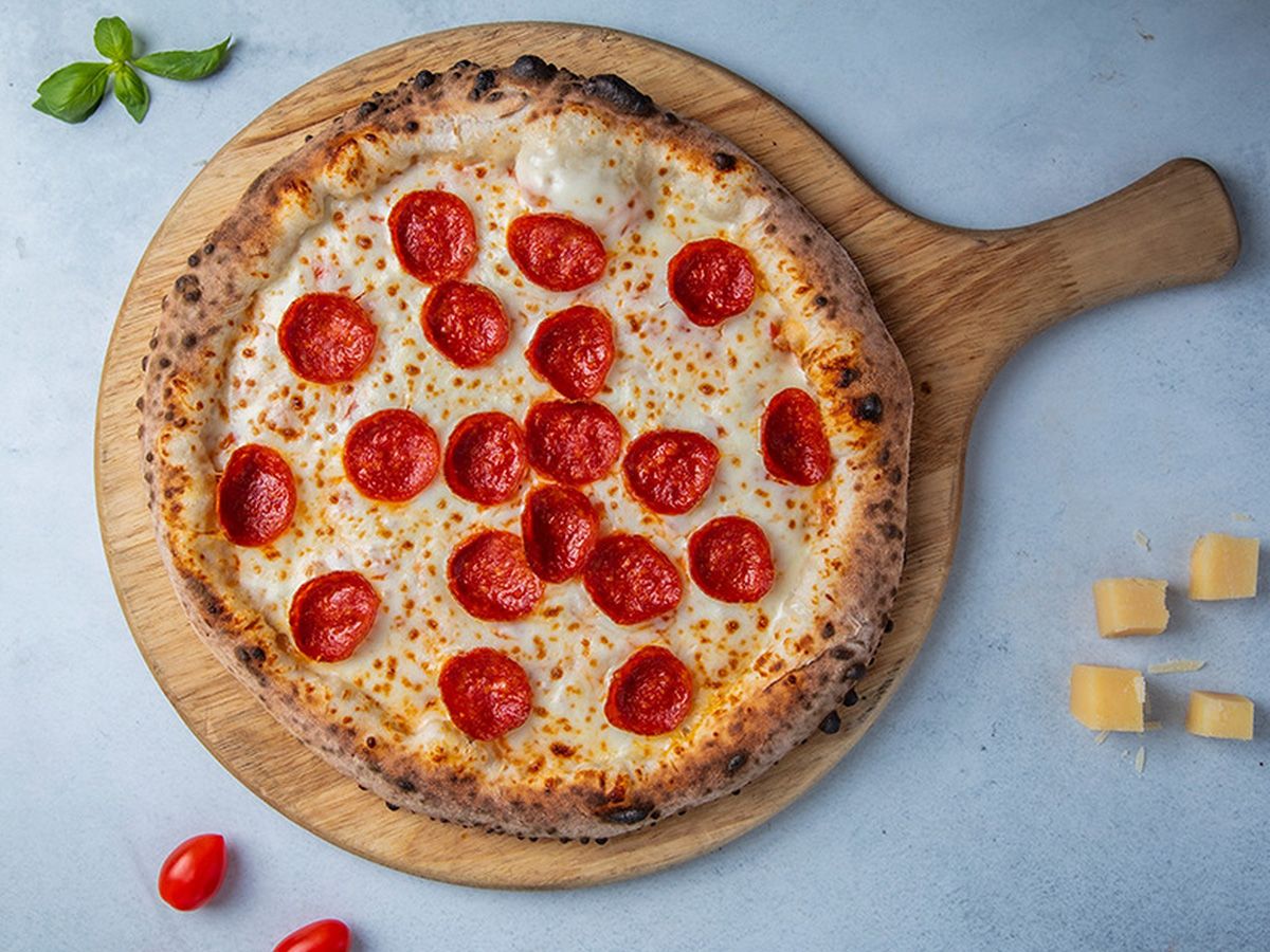Salami pizza