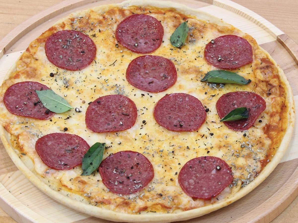Salami italian pizza