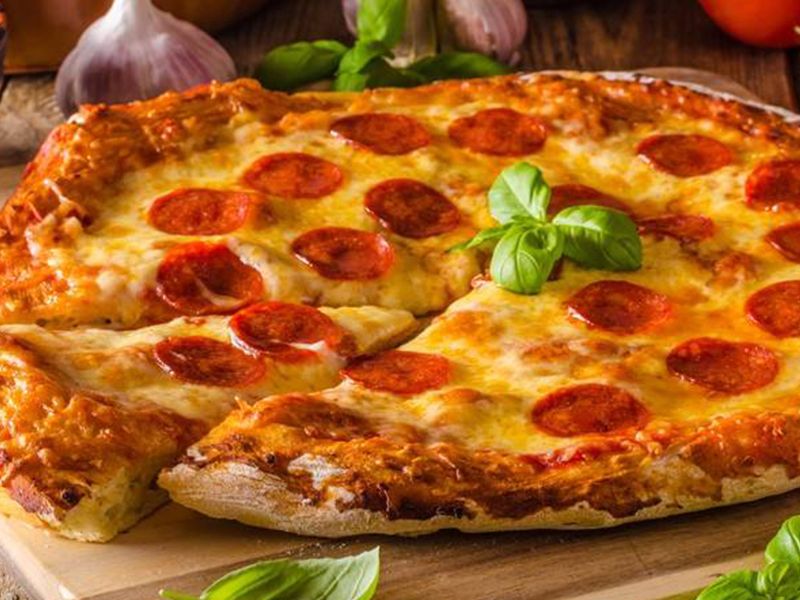 Salami Pizza