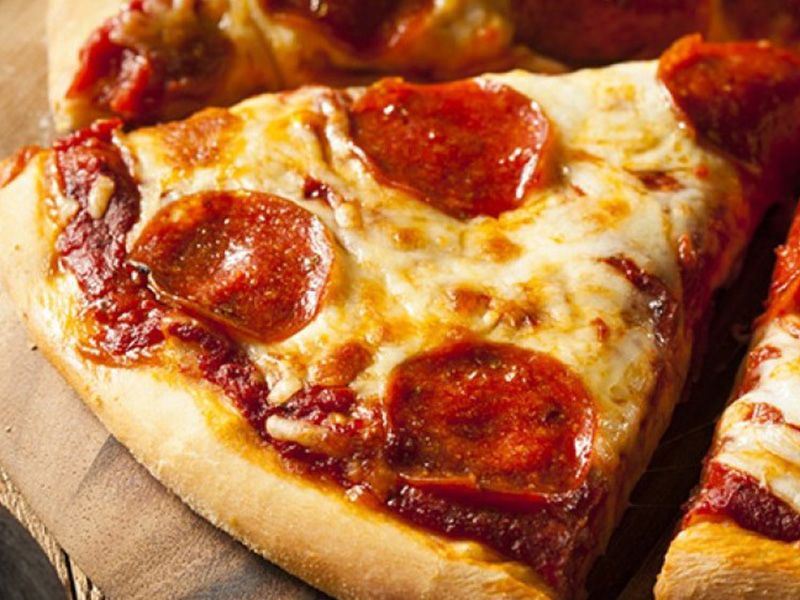 Salami Pizza