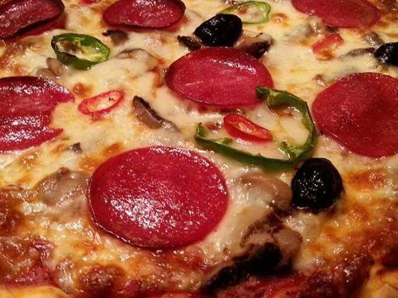 salami pizza