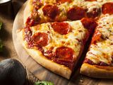 Salami pizza