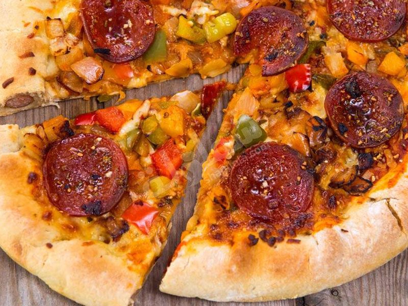 Salami Pizza