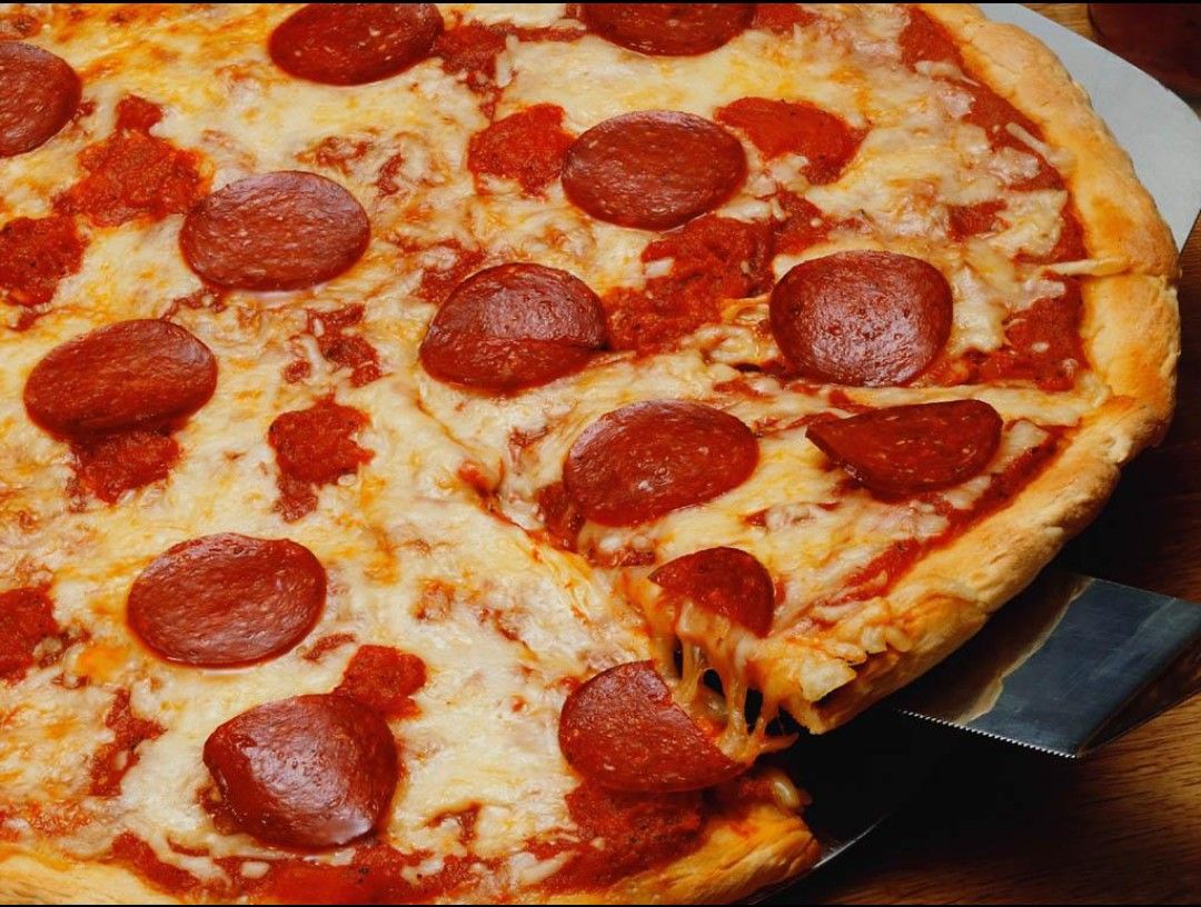 Salami Pizza