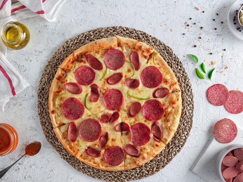 Salami Pizza