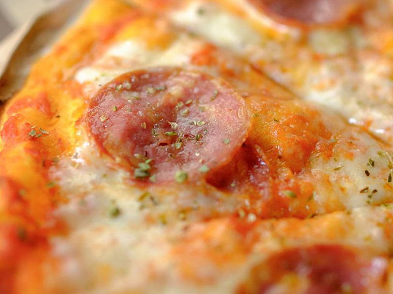 Salami Pizza