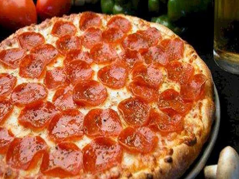 Salami Pizza