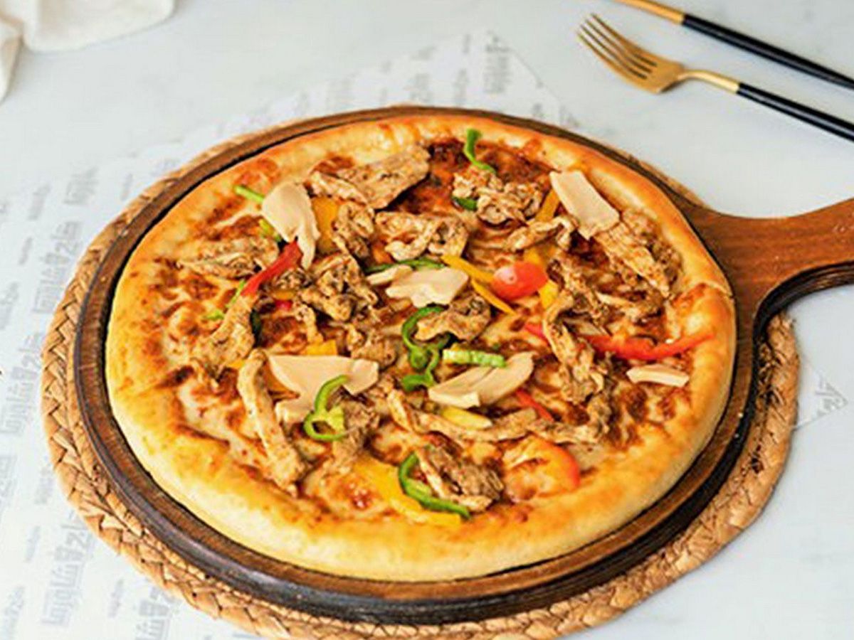 Chicken shawarma pizza
