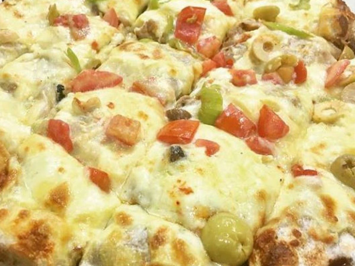 Eastern pizza with roumy cheese