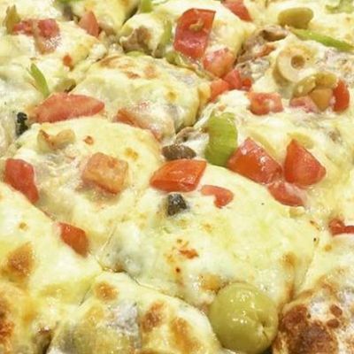 Eastern pizza with roumy cheese