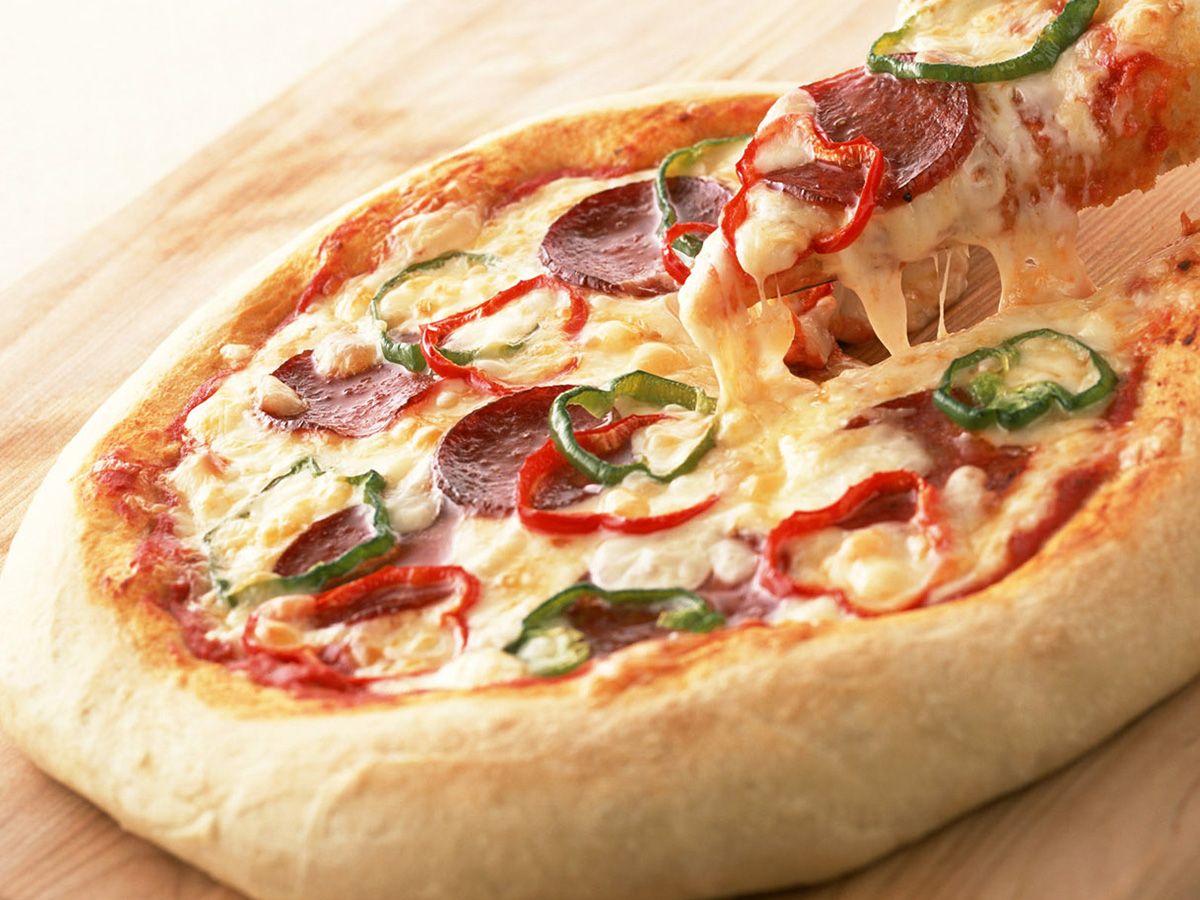 Oriental Hot Dog pizza