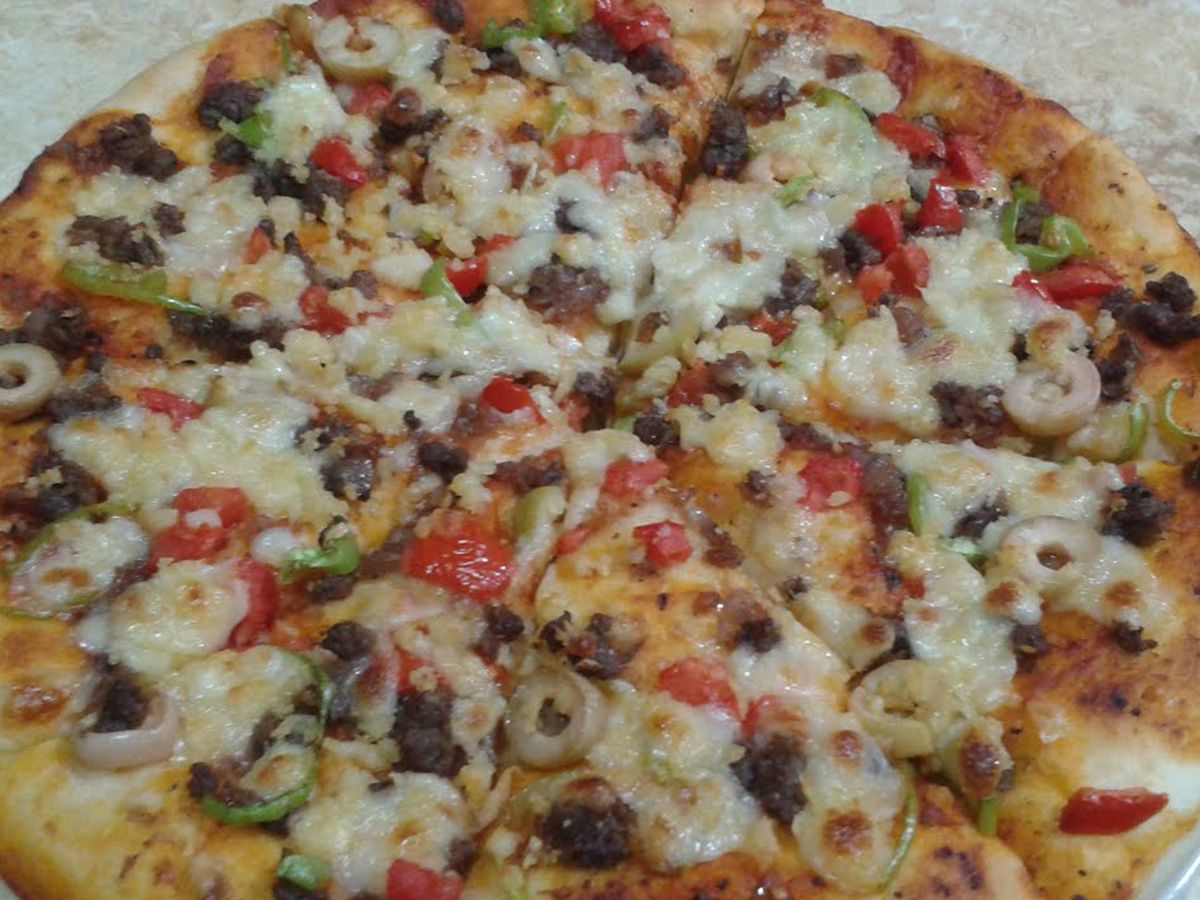 Oriental pizza with minced meat