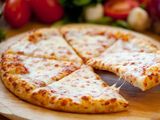 Mozzarella Cheese Oriental Pizza