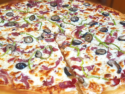 Pastrami Pizza Zahra