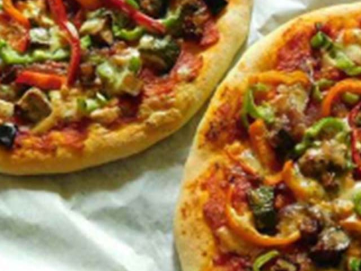 Oriental pizza with pastrami