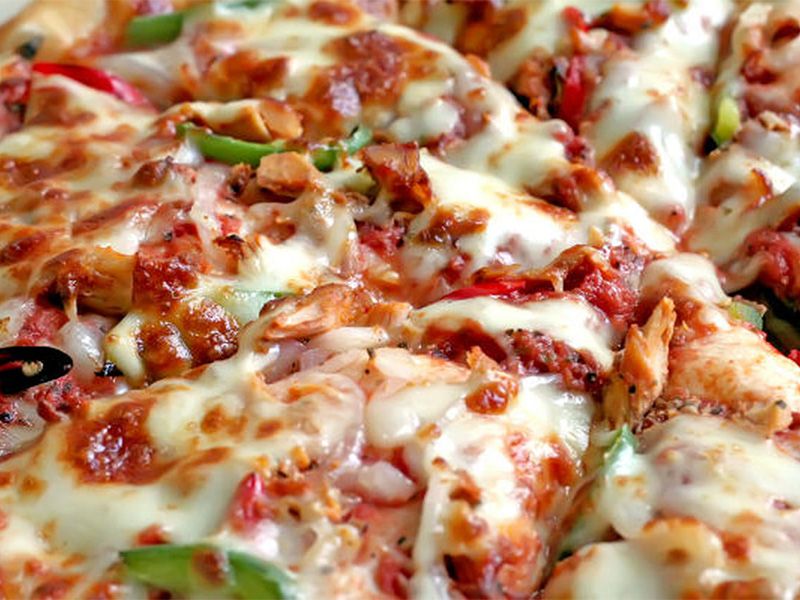Chicken With Garlic Dip Oriental Pizza