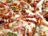 Chicken With Garlic Dip Oriental Pizza