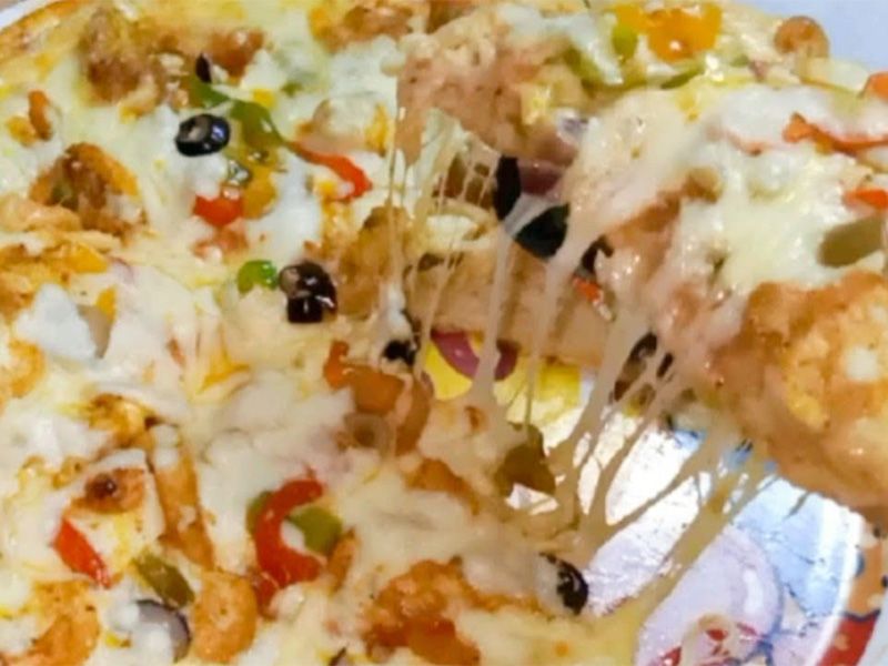 Shish Tawook Pizza