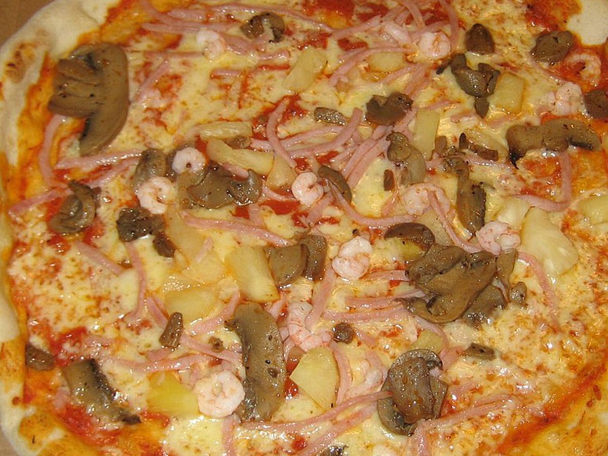 Mix Meat Oriental pizza