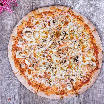 Funghi Italian Pizza With Mushroom