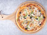 Crunchy chicken pizza