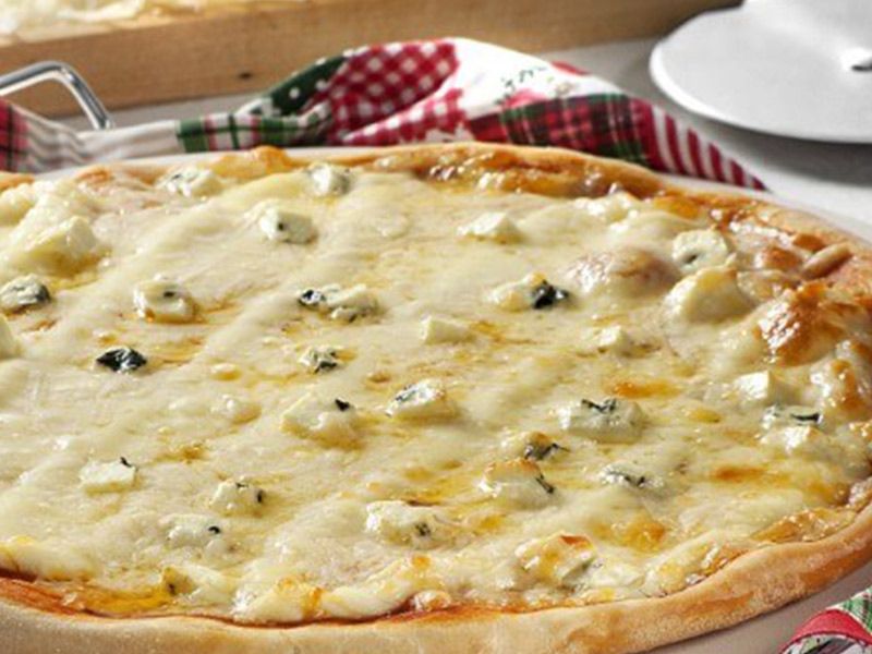Quattro Formaggi Pizza