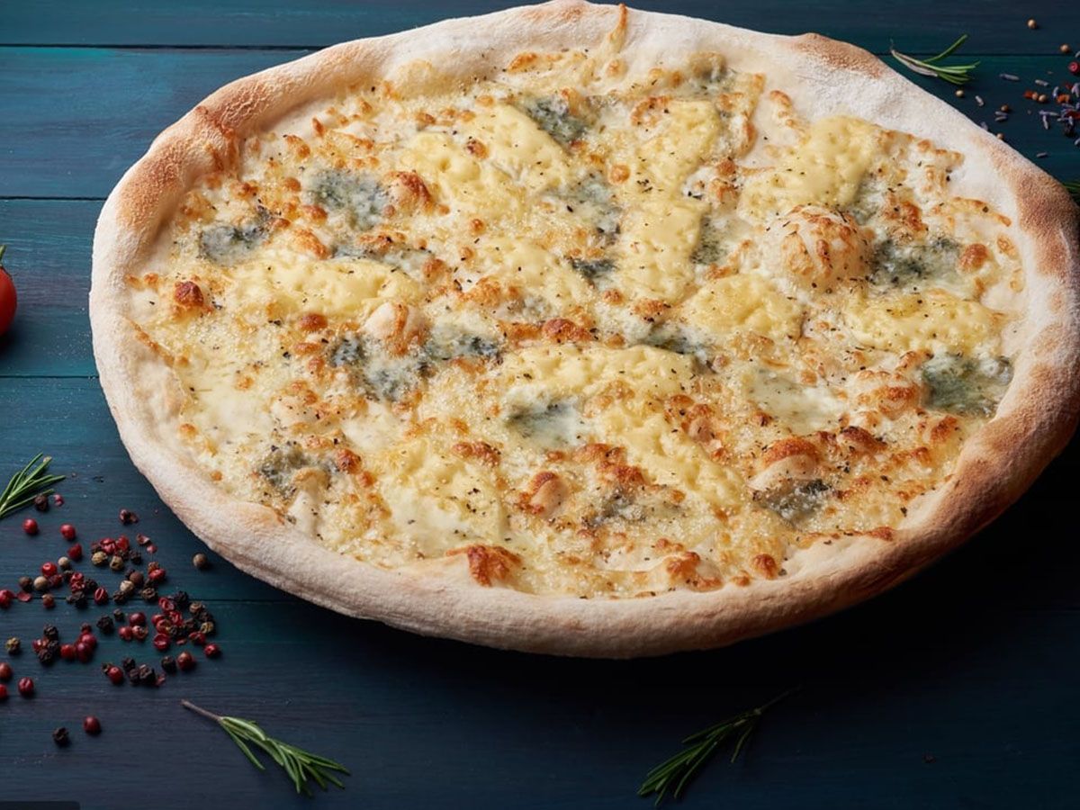 Quattro formaggi Pizza