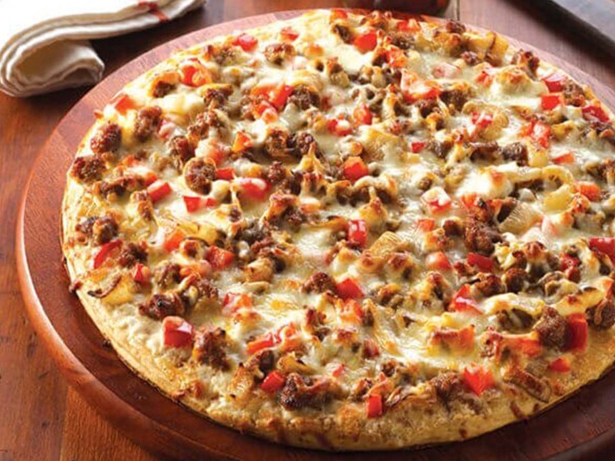 Italian baladi minced meat pizza