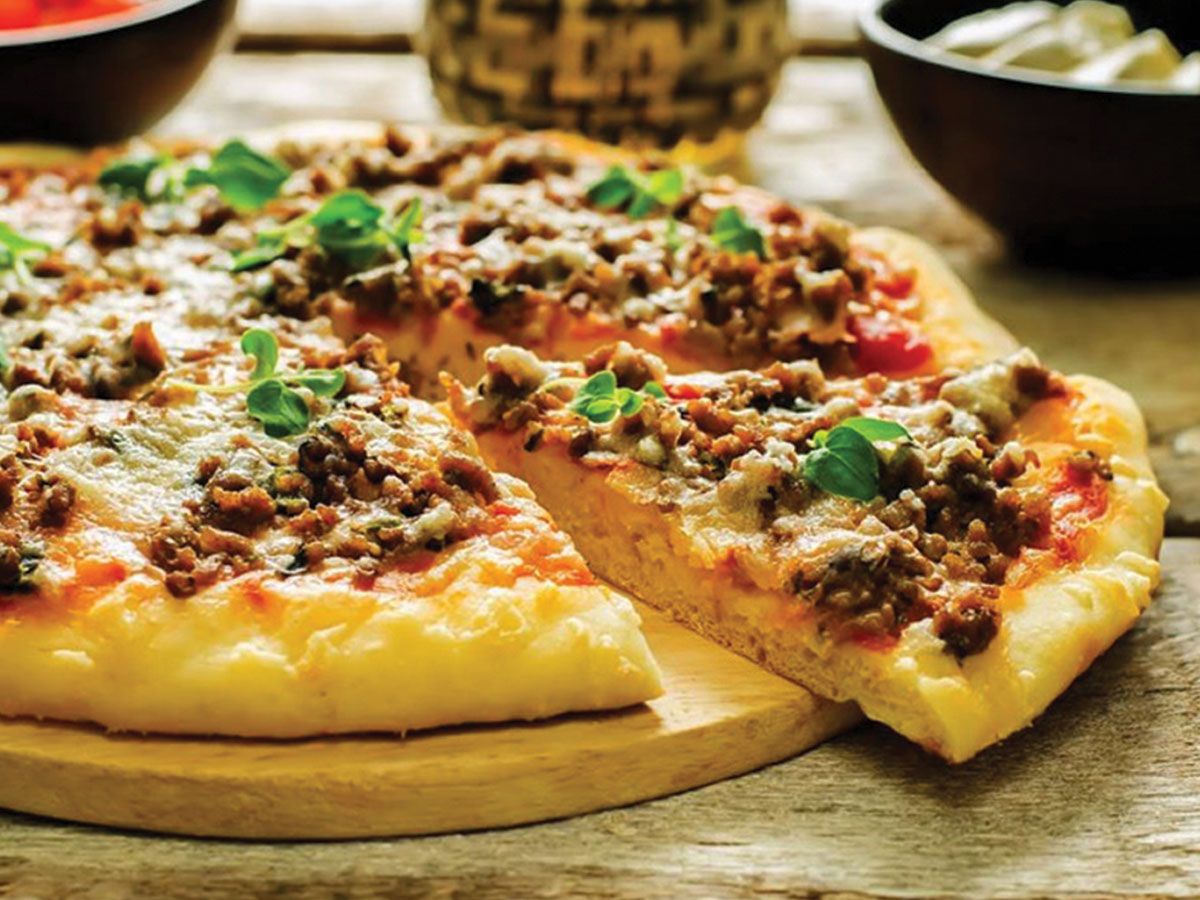 Minced meat pizza