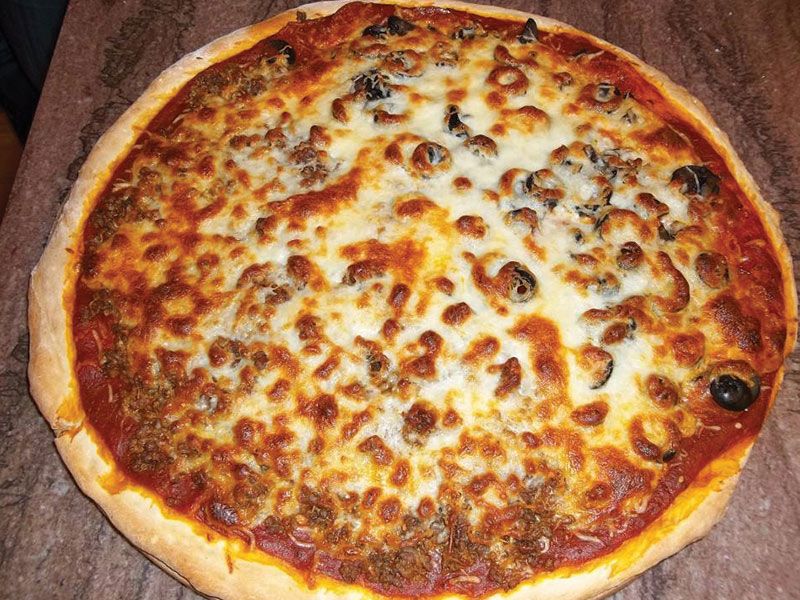 Large Minced Meat Pizza