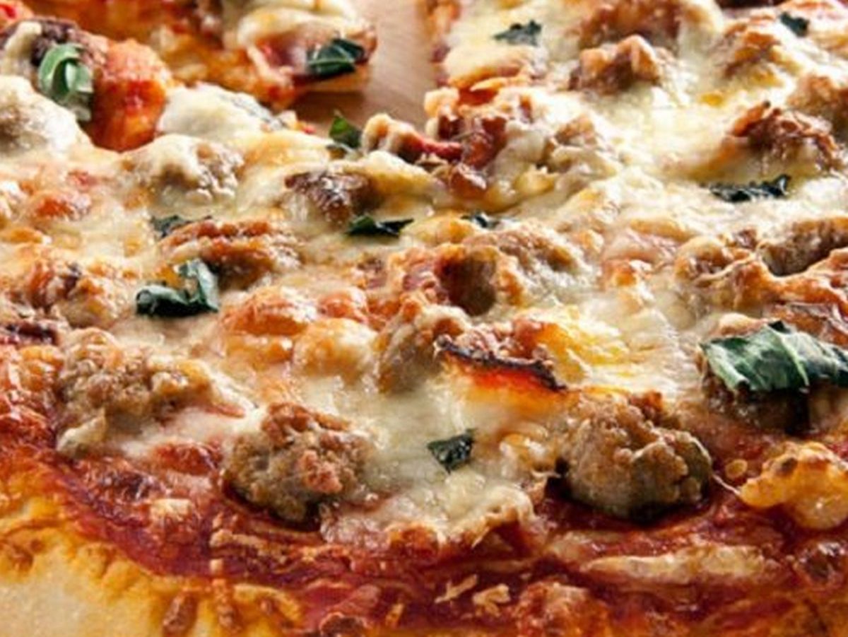 Large minced meat pizza