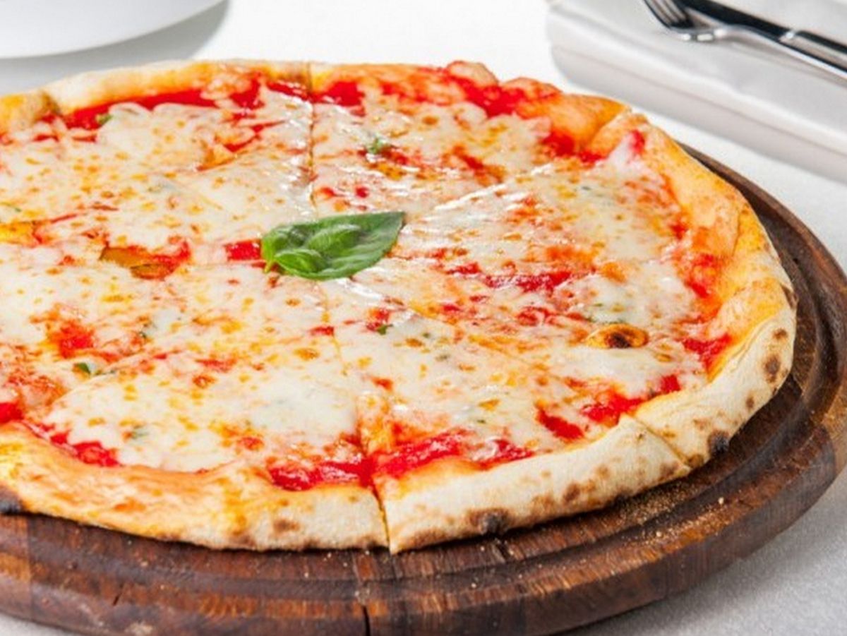 Medium Margherita Pizza