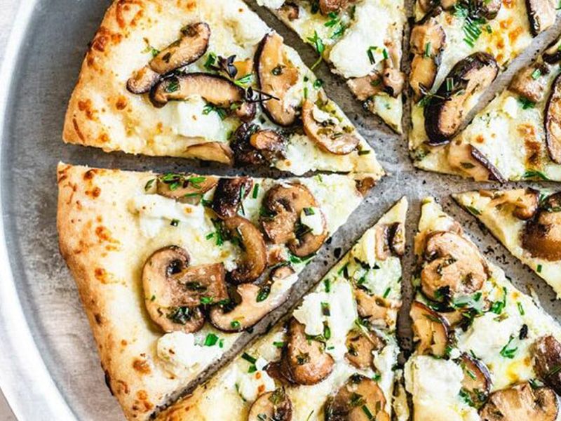 Mushroom pizza